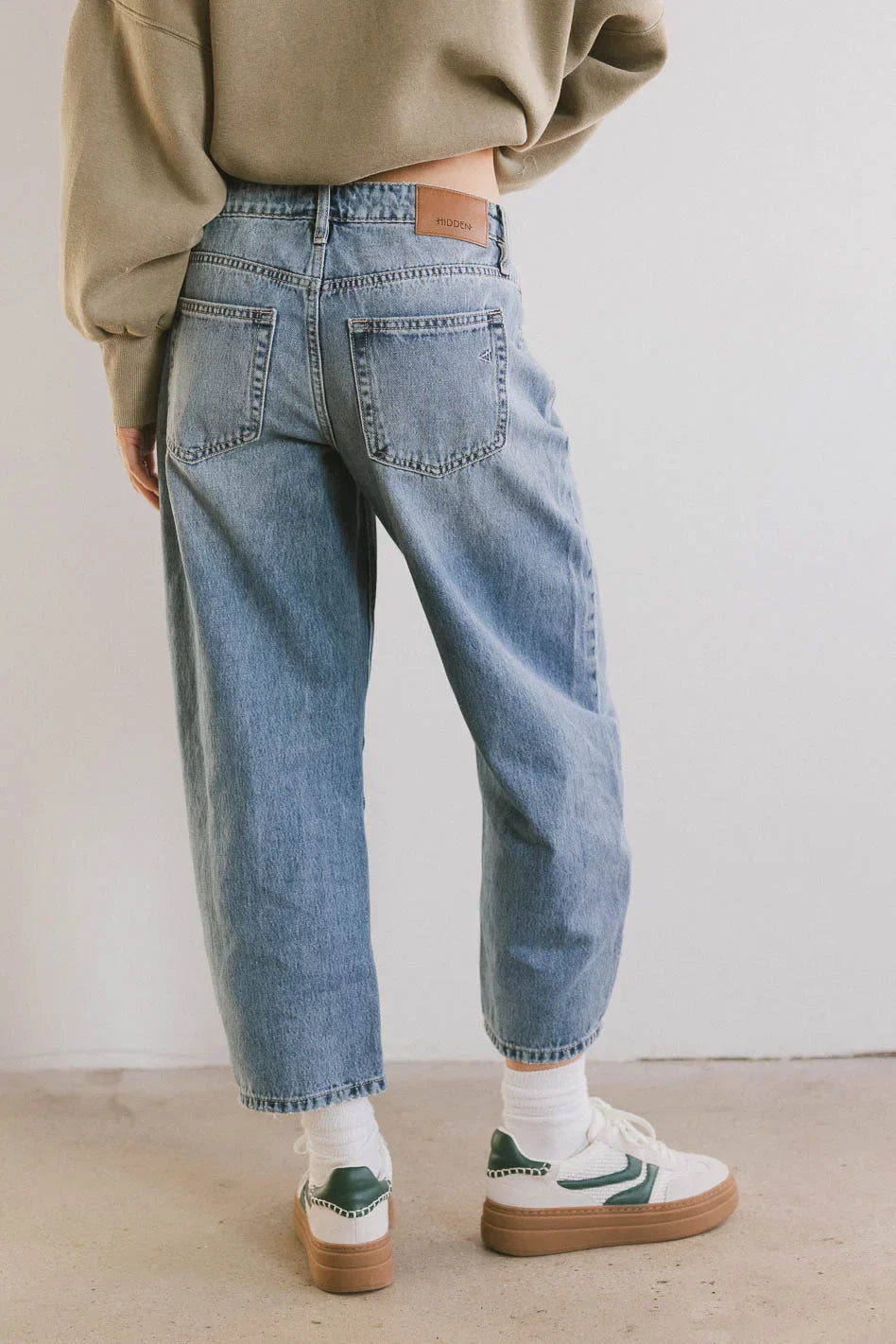 Bentlee Cropped Barrel Jeans in Medium Wash