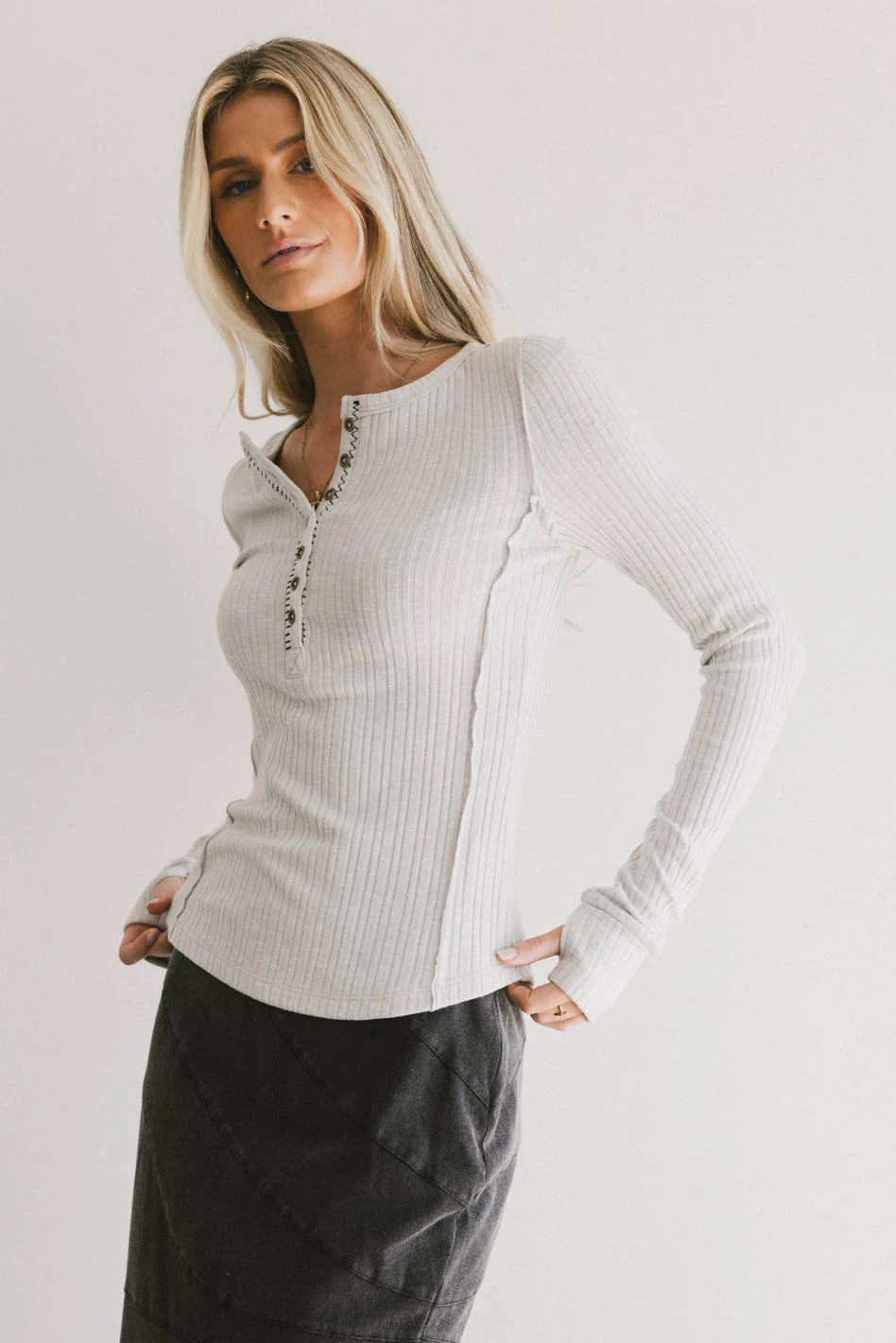 Emmilianne Ribbed Top in Grey