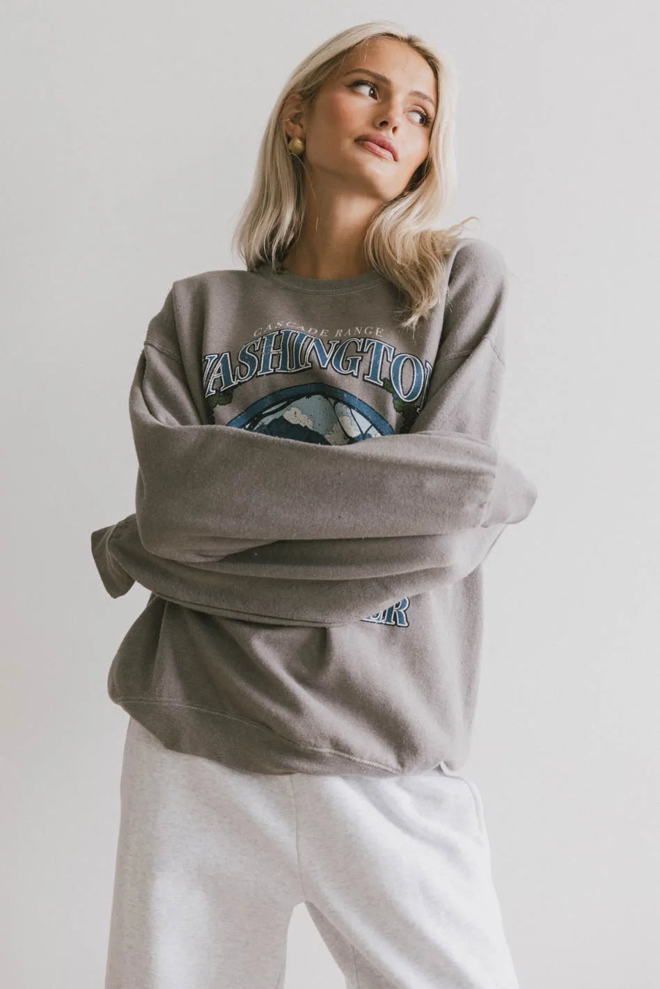 Mount Rainier Crewneck in Grey