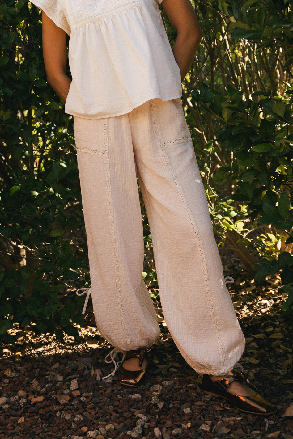 Avery Crinkle Joggers in Oatmeal