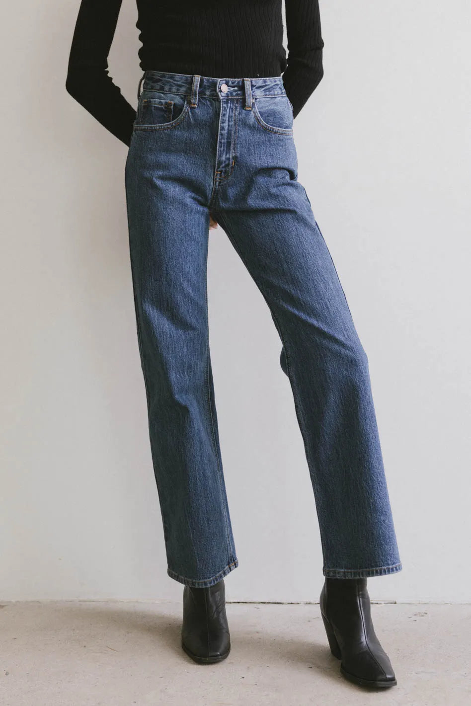 Olwen Retro Straight Leg Jeans in Dark Wash