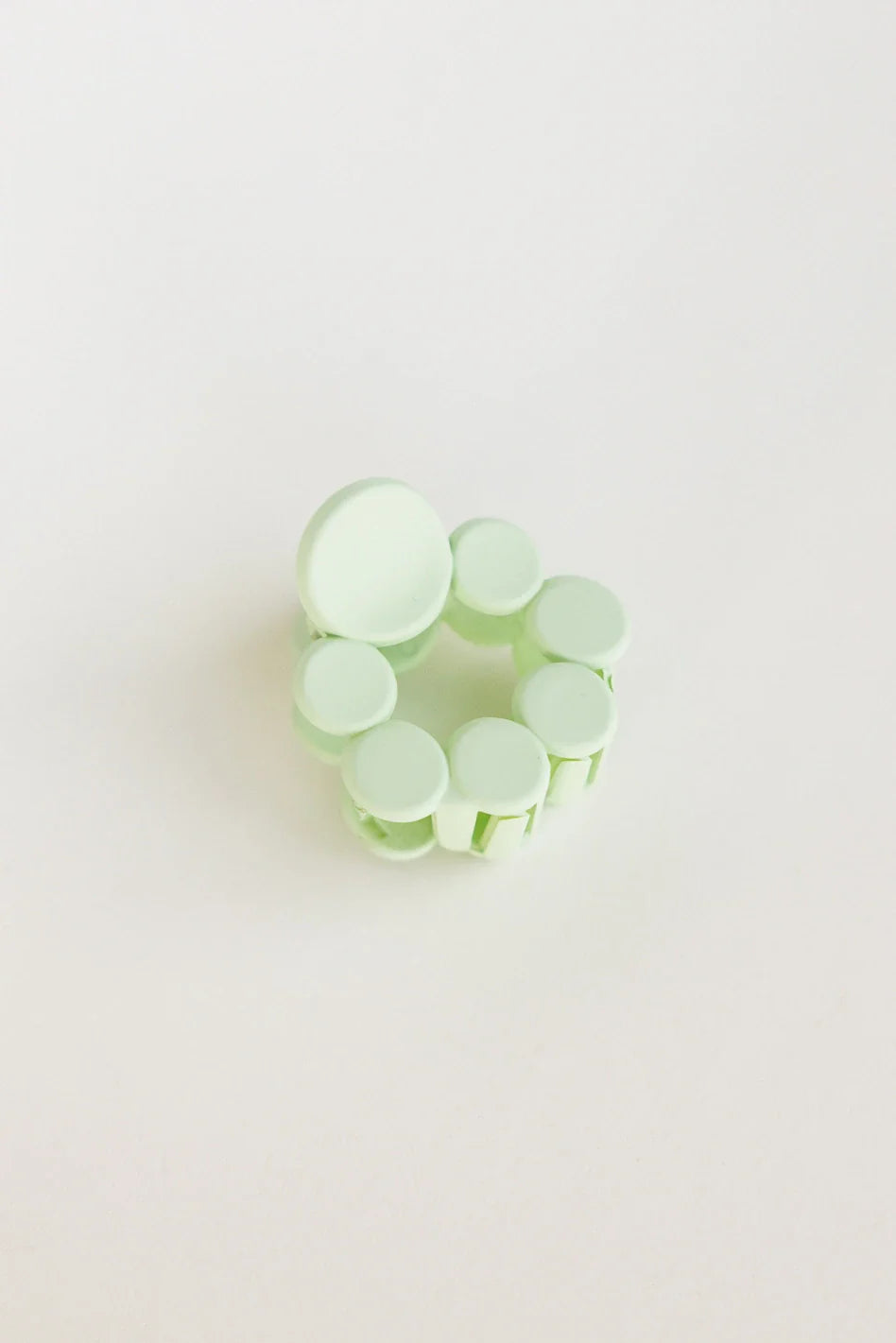 Matte Circle Claw Clip in Green