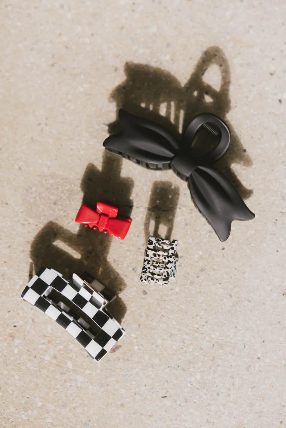 Medium Cutout Claw Clip in Black Checker