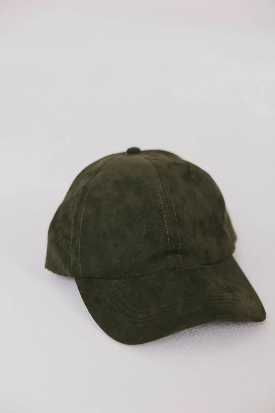 Suede Baseball Cap in Olive