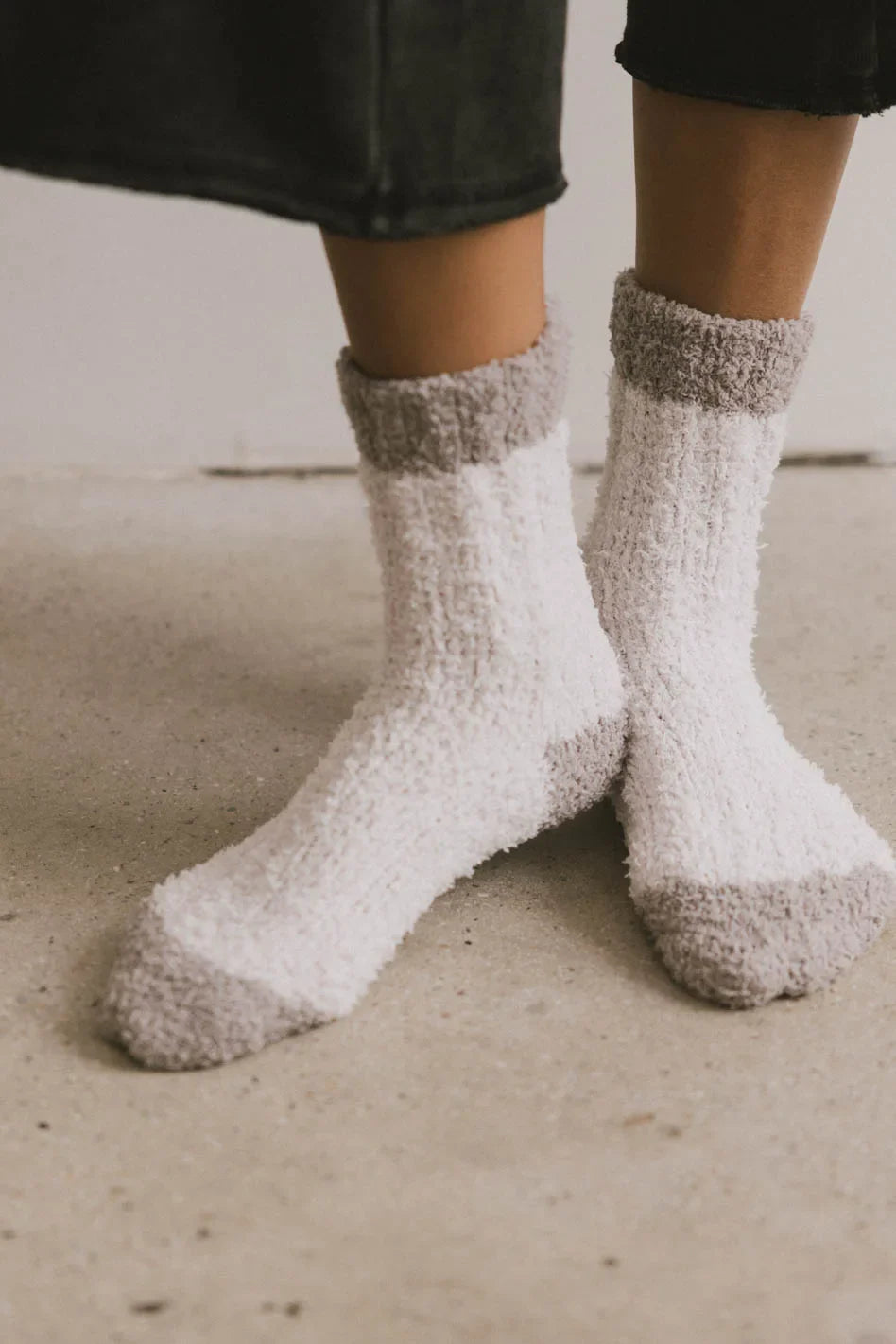 Fuzzy Contrast Socks in Lavendar