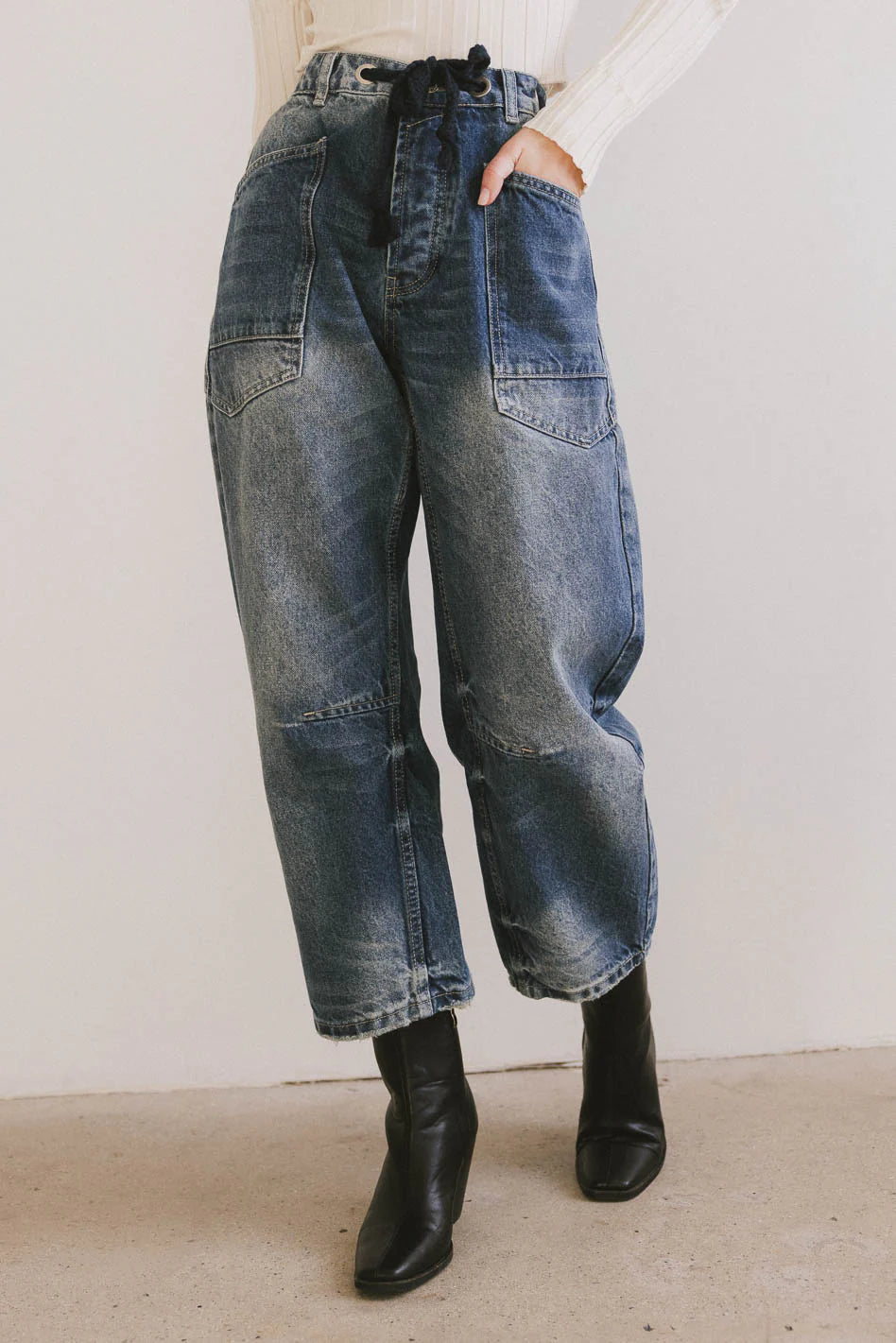 Jocelyn Barrel Jeans in Medium Wash