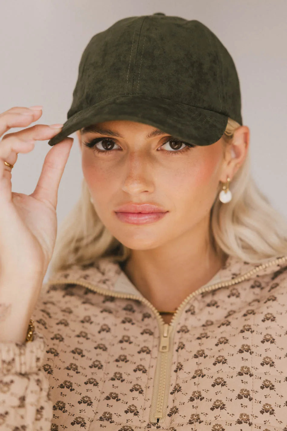 Suede Baseball Cap in Olive