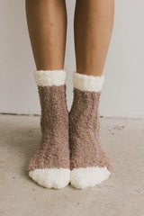 Fuzzy Contrast Socks in Brown