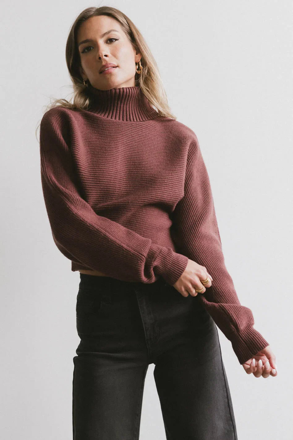 Gracelyn Turtleneck Sweater in Redbrown