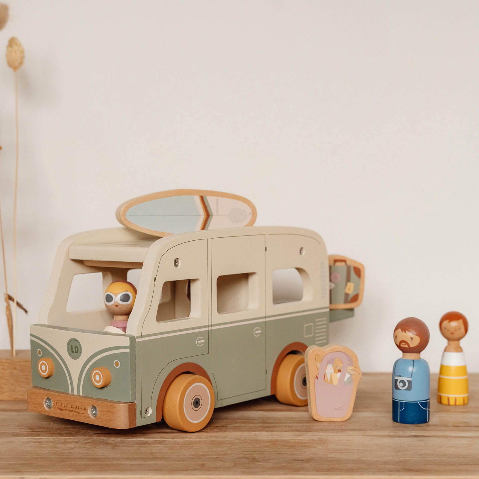 Vintage Vehicle With Wooden Dolls