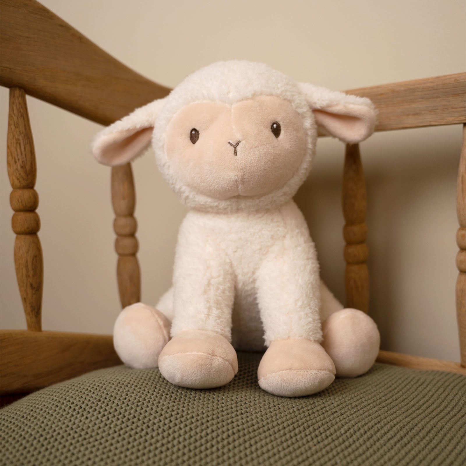 Cuddle Sheep 17 cm – Little Farm